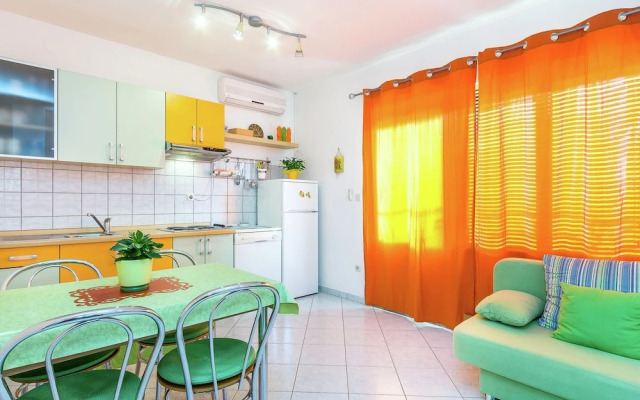 Inviting Apartment in Vinkuran near Sea