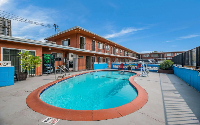 Rodeway Inn Modesto near Downtown