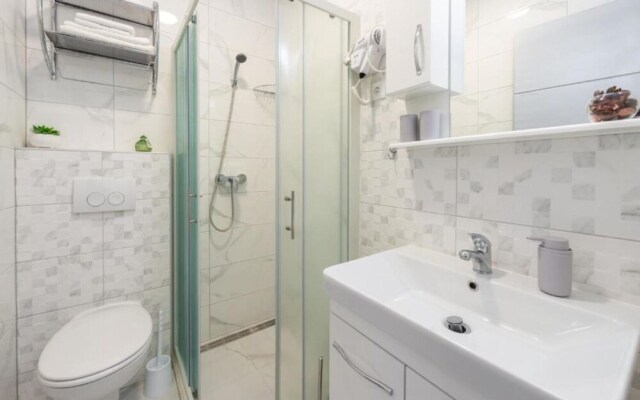 Stane - Modern & Fully Equipped - A4
