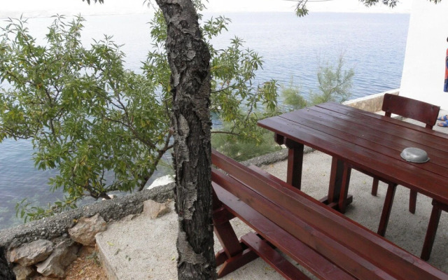 Neda - 5 m From sea - A2