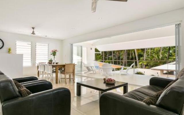 Luxury Executive Residence On Beachfront
