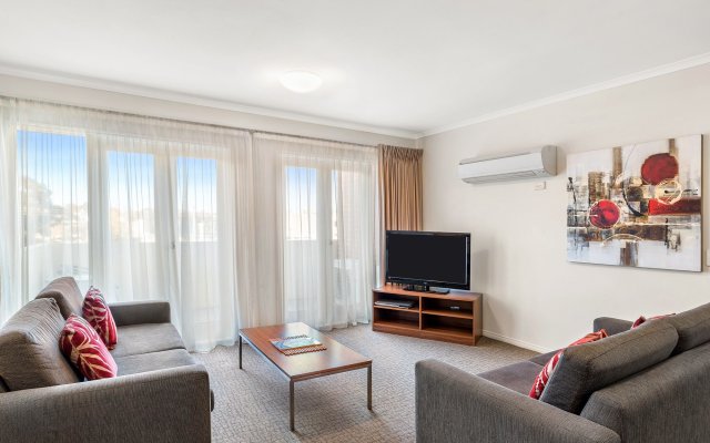 MainStay Suites Kew