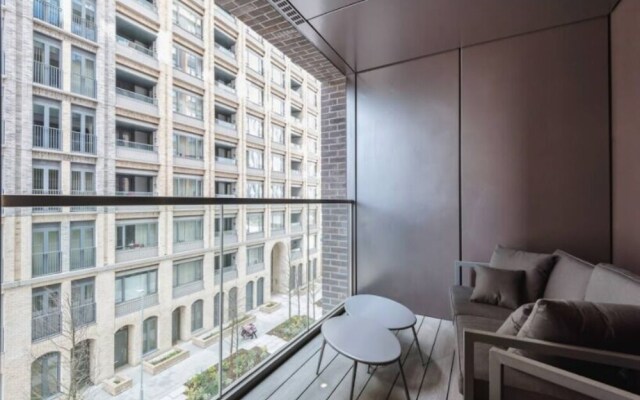 Elegant Two Bedroom Apartment With Winter Garden