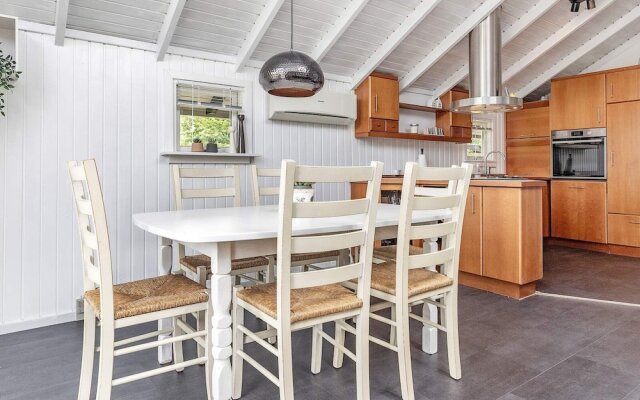 6 Person Holiday Home in Vaeggerlose