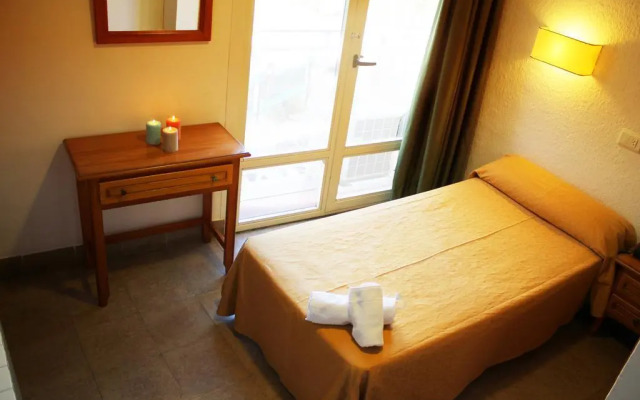 Vintage Hotel Mercedes