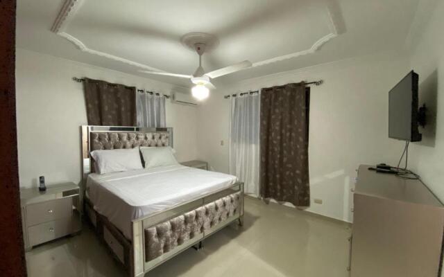 1 DR Huge cozy 3bedroom apartment to stay