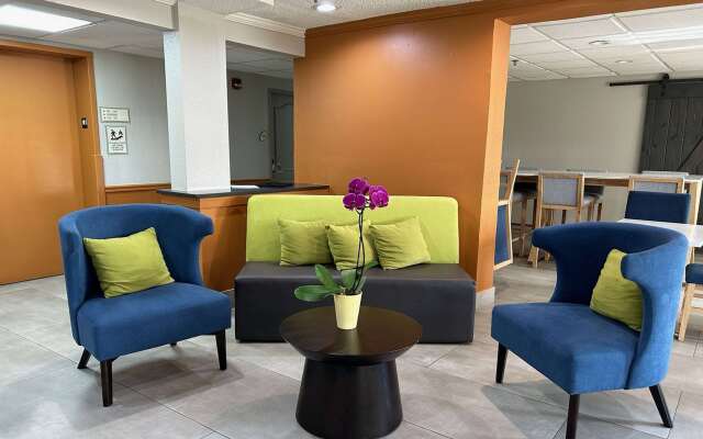 La Quinta Inn & Suites by Wyndham Orlando South