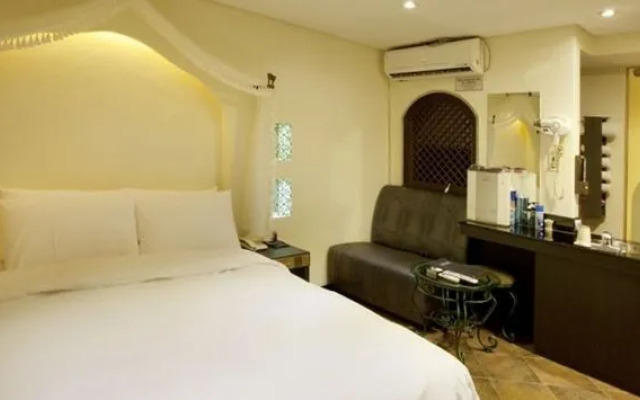 Film 37.2 Hotel
