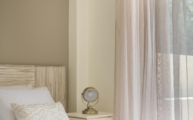 Meliti Waterfront Suites