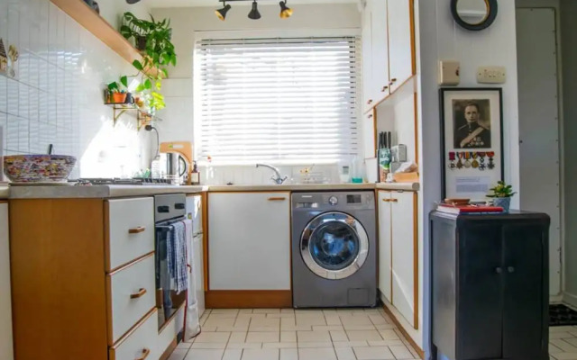 Amazing 2 Bedroom House in Putney