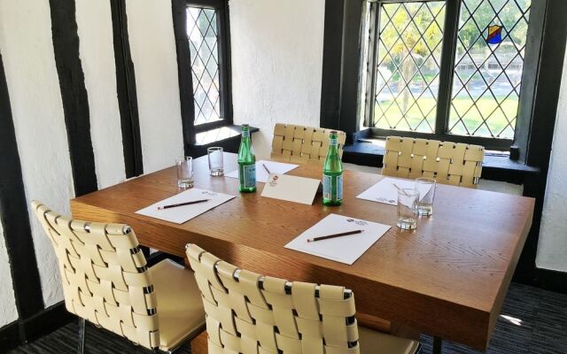 BEST WESTERN PLUS Donnington Manor Hotel