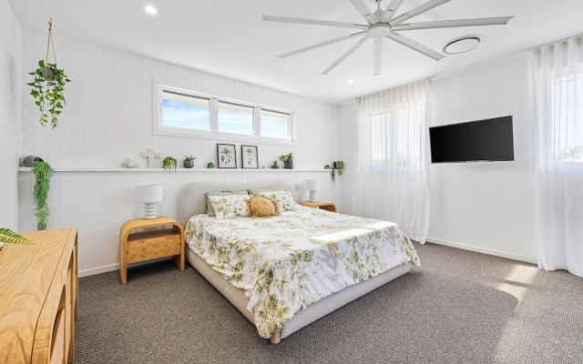 Beach Home in Burleigh Waters