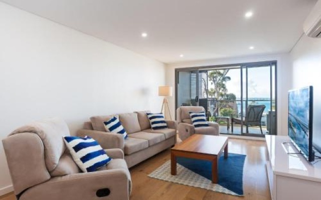 Unit 301 'The Shoal' 6-8 Bullecourt Street - Air Con, Walking To Local Shops And Beach – Guest Rooms – Shoal Bay
