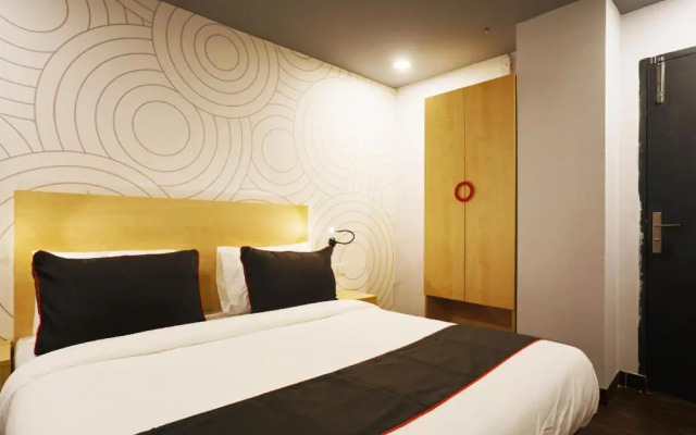 Slf Mall by OYO Rooms