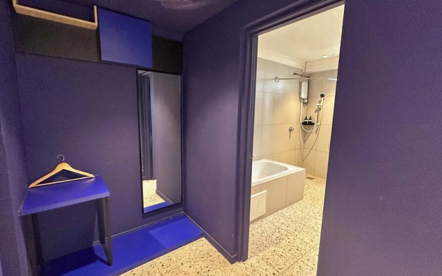 Ukiyo Hotel by manatidur