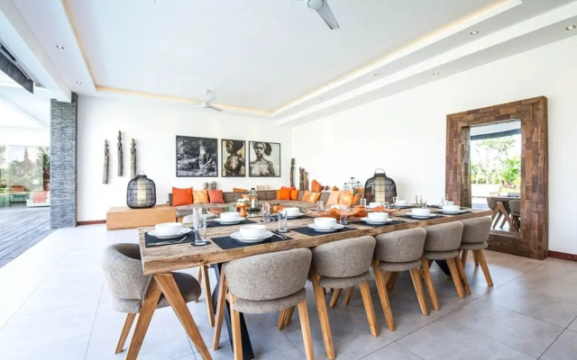 Villa 15 Stunning 6 BR Villa 400m to Beach