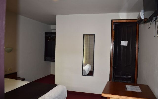 Colonial Plaza Hotel