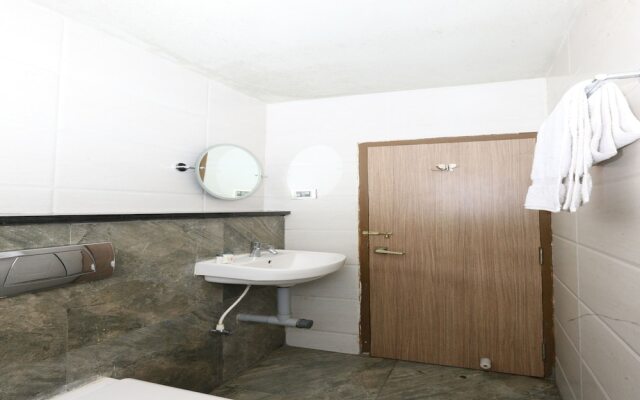 OYO 4943 Sandanams Villa
