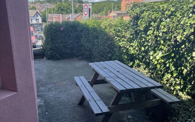 Beautiful 1-bed Basement Flat in Leeds