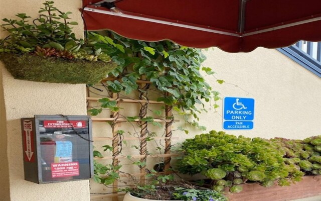 Monarch Valley Inn Marina at Monterey Bay