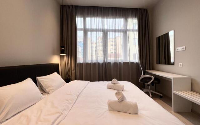 #Aura Studios & Suites F24