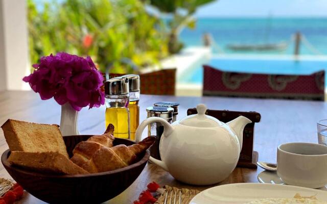 Joya' Beach Suites & Villa