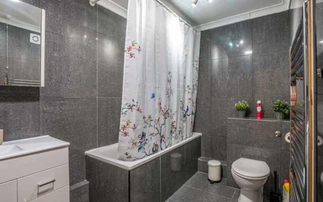 1 Bedroom Comfortable Flat in Kensington