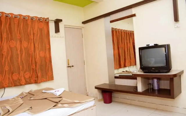 Hotel Sai Varsha
