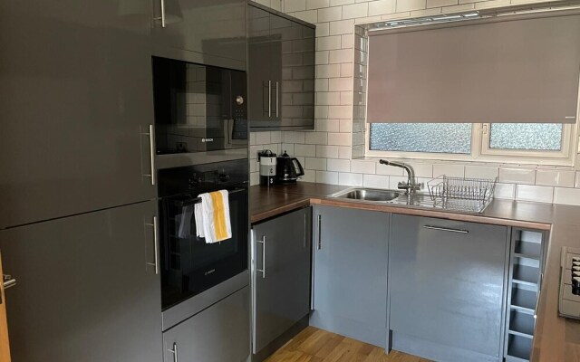 Hull Spacious Guest House-3
