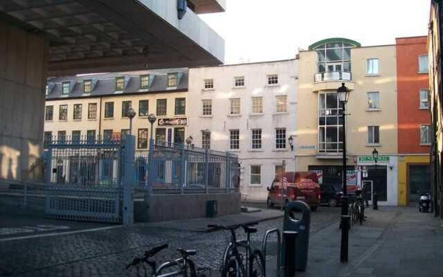 Stunning Temple BAR 2 BED Apartment