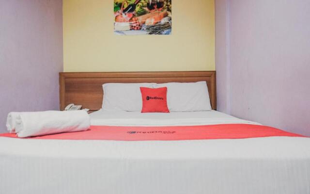 RedDoorz near Nagoya Hill Mall Batam 5