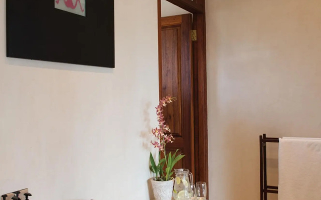 Casterbridge Hollow Boutique Hotel