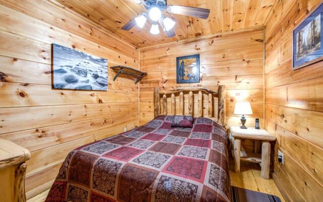 Cabin of Dreams, 3 BR, Water View, WiFi, Hot Tub, Pool Table, Sleep 8