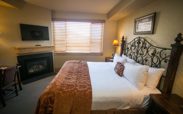 Stay in Comfort while Enjoying Valley Views by RedAwning