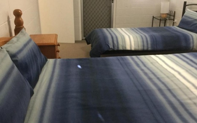 Pet Friendly home walking distance to Surf Beach - North St, Woorim – Guest Rooms – Woorim