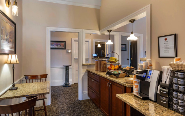 Essex Street Inn & Suites, an Ascend Collection Hotel