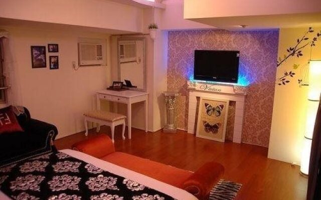 Glass House B & B
