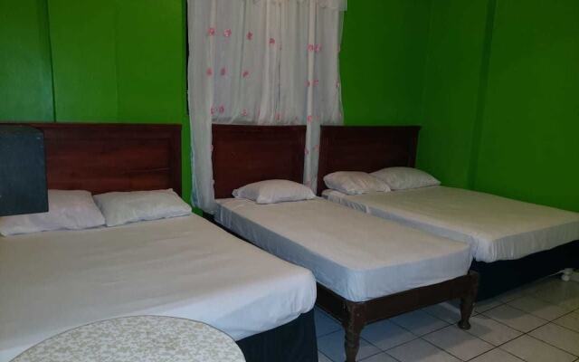 Hostal Guacamayos