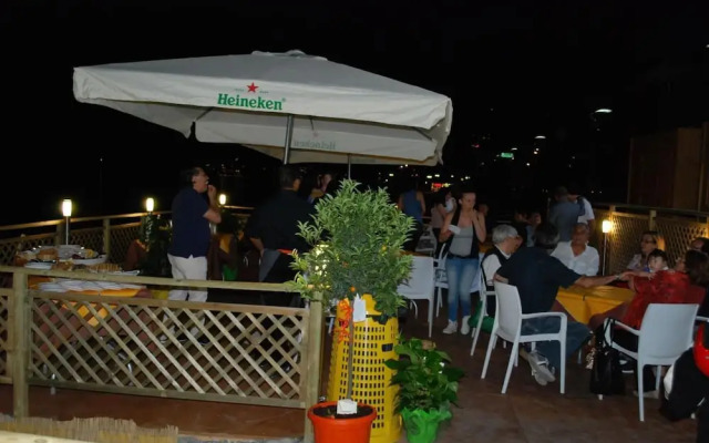 Maniel Beach Hotel