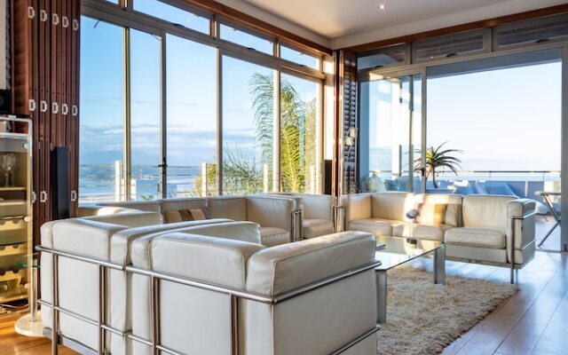 PENTHOUSE 230m2 ON THE SEA