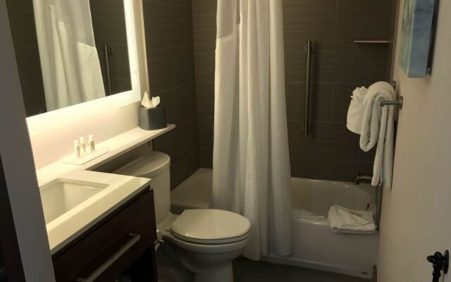 DoubleTree by Hilton Omaha Southwest