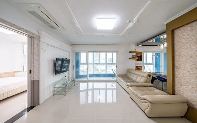 Pohang Pinewave Sea & Spa Pension