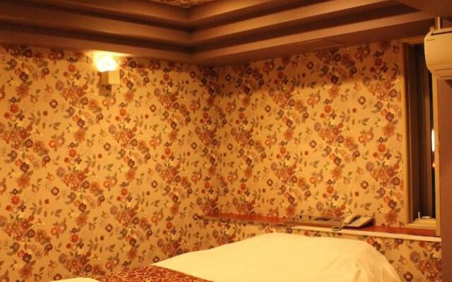 Hotel First Inn - Adults Only