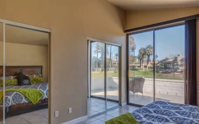 Stylish Condo With Golf Course Views