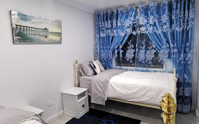 Getaway Lakefront Environmental House on Lake Macquarie with Water View