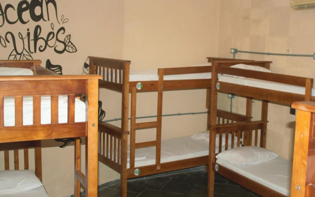 Curvão Surf House - Hostel