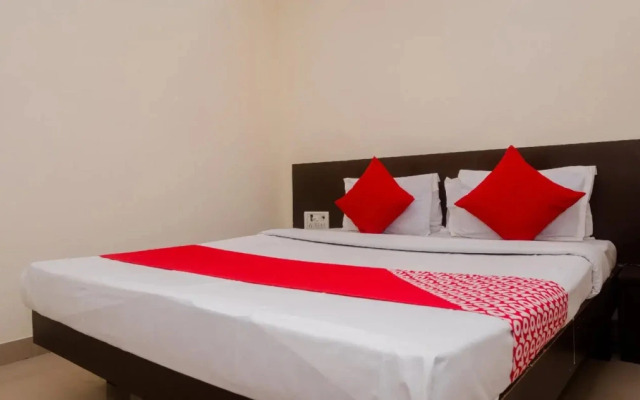OYO 23285 The Diplomat Lodging