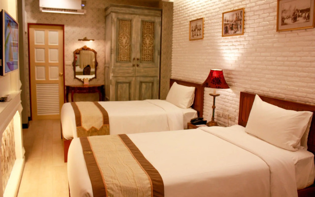 Chuchai Buri Sri Amphawa