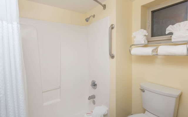 Monarch Valley Inn Marina at Monterey Bay