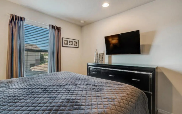 Free Waterpark Splash Pool BBQ Themed Rooms